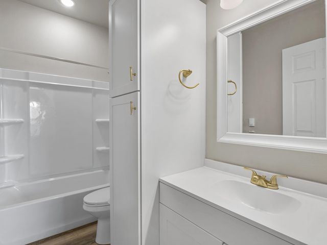 1140 W Glass Ave, Spokane, WA 99205