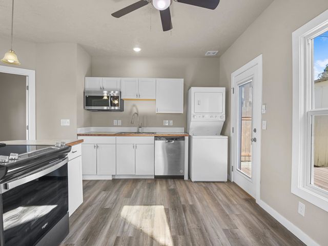 1140 W Glass Ave, Spokane, WA 99205