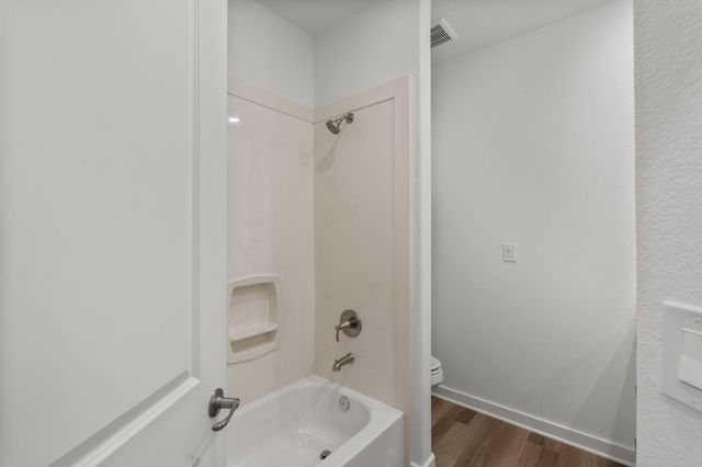 2112 Fm 3186 E5, Onalaska, TX 77360