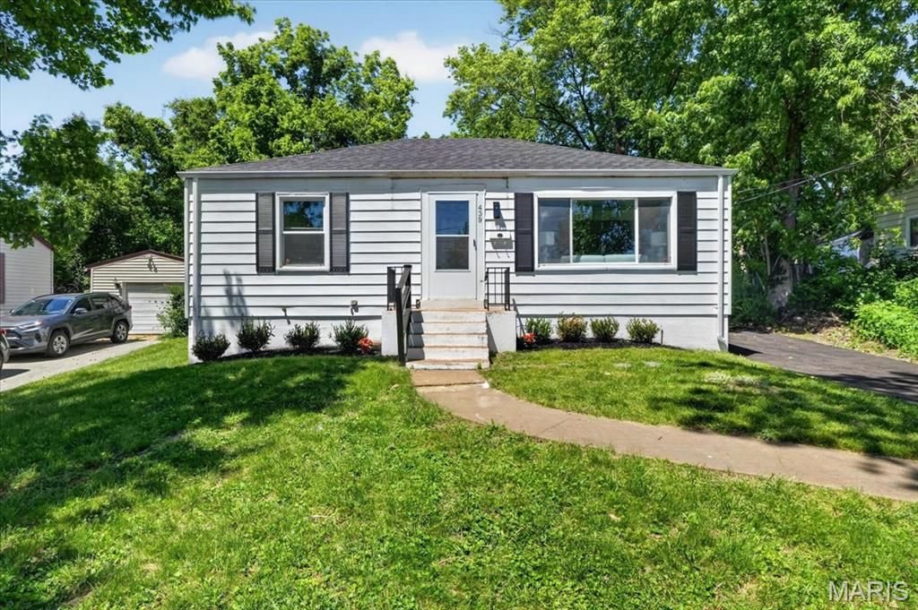 439 E Elliott Avenue, Kirkwood, MO 63122