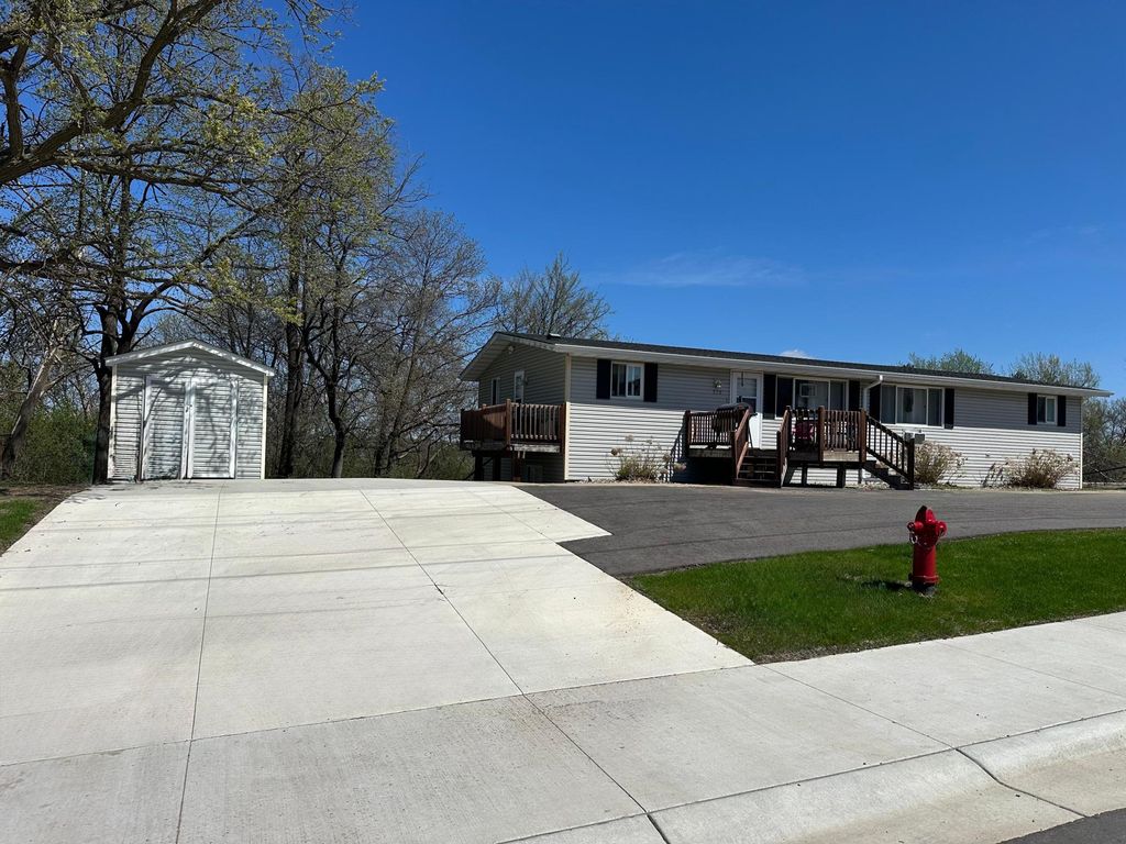 520 W State Street, Belle Plaine, MN 56011 — exterior
