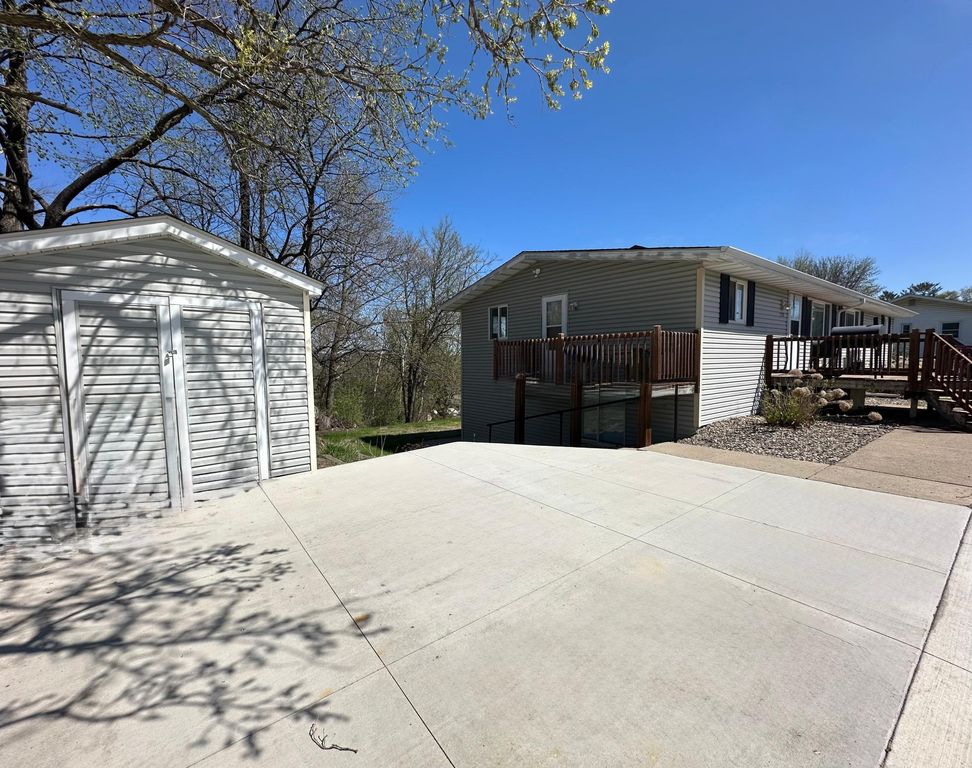 520 W State Street, Belle Plaine, MN 56011 — photo 2