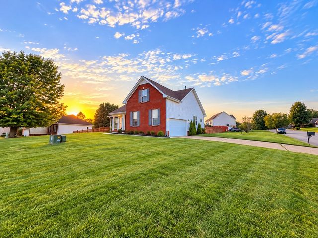 300 Fair Haven Dr, Clarksville, TN 37043