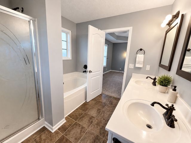 300 Fair Haven Dr, Clarksville, TN 37043