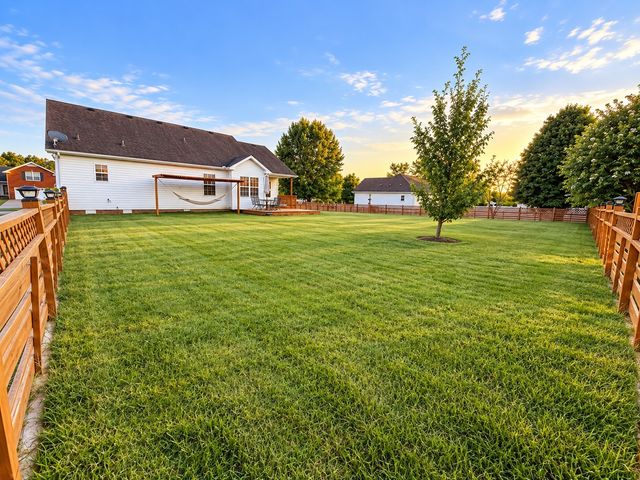 300 Fair Haven Dr, Clarksville, TN 37043