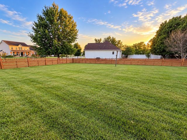 300 Fair Haven Dr, Clarksville, TN 37043