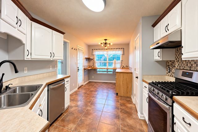 300 Fair Haven Dr, Clarksville, TN 37043
