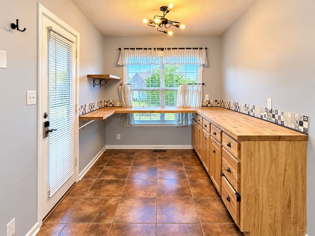 300 Fair Haven Dr, Clarksville, TN 37043