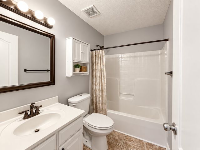 300 Fair Haven Dr, Clarksville, TN 37043
