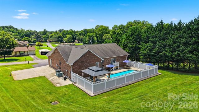 3315 47th Avenue Place NE, Hickory, NC 28601
