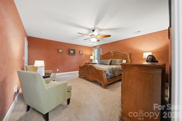 3315 47th Avenue Place NE, Hickory, NC 28601