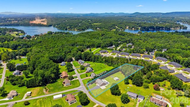 3315 47th Avenue Place NE, Hickory, NC 28601