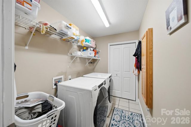 3315 47th Avenue Place NE, Hickory, NC 28601