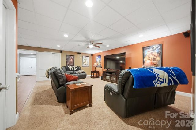 3315 47th Avenue Place NE, Hickory, NC 28601