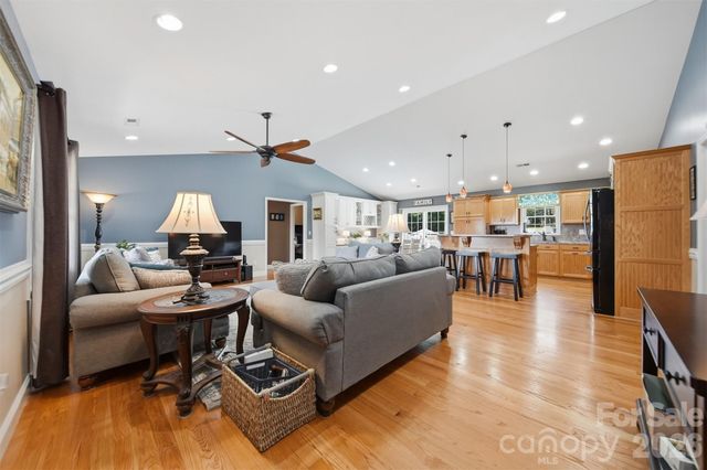 3315 47th Avenue Place NE, Hickory, NC 28601