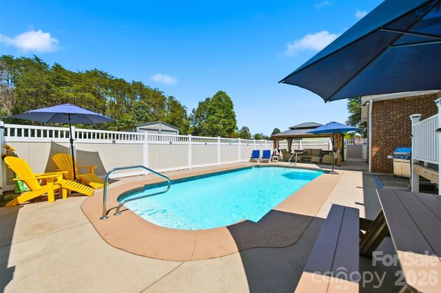 3315 47th Avenue Place NE, Hickory, NC 28601