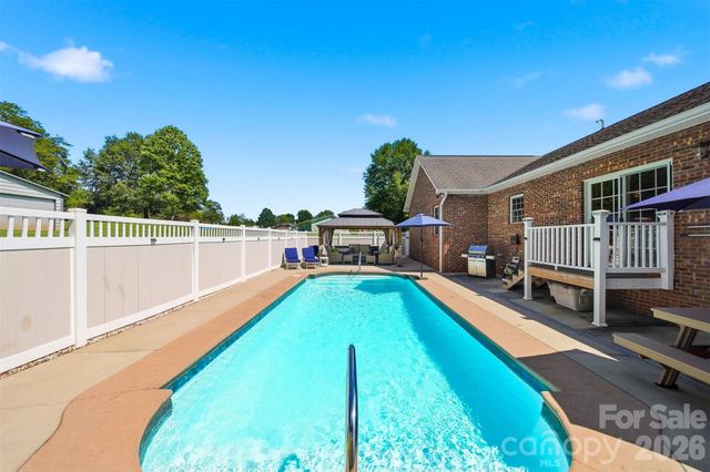 3315 47th Avenue Place NE, Hickory, NC 28601