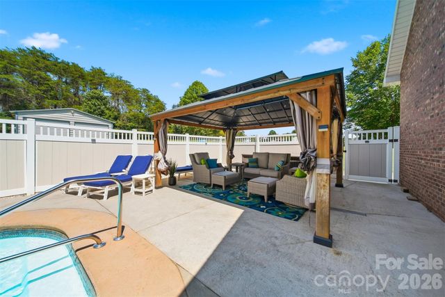 3315 47th Avenue Place NE, Hickory, NC 28601