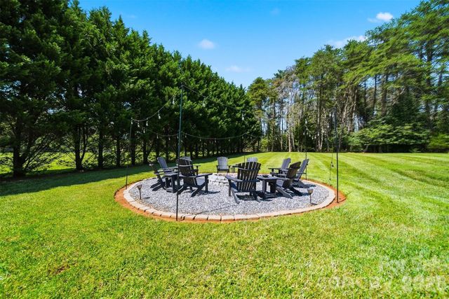 3315 47th Avenue Place NE, Hickory, NC 28601