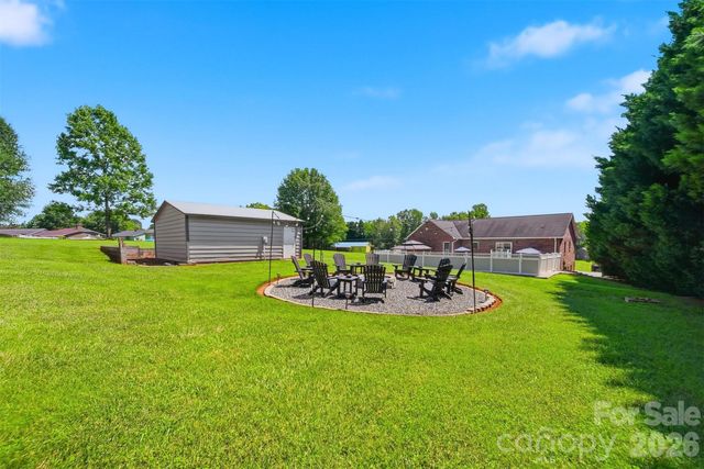 3315 47th Avenue Place NE, Hickory, NC 28601
