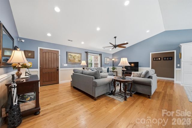 3315 47th Avenue Place NE, Hickory, NC 28601