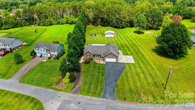 3315 47th Avenue Place NE, Hickory, NC 28601