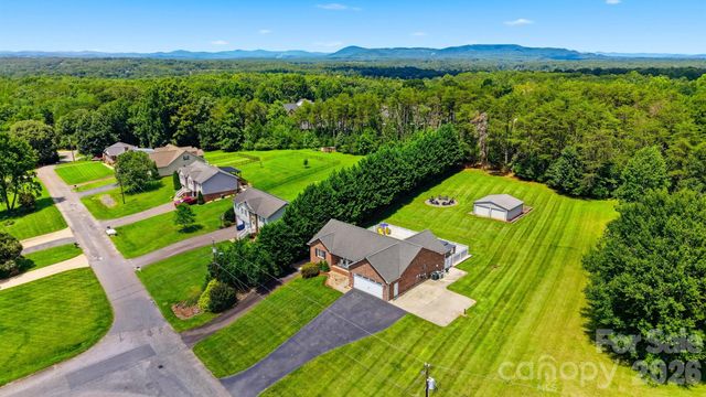 3315 47th Avenue Place NE, Hickory, NC 28601