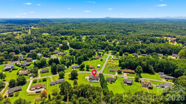 3315 47th Avenue Place NE, Hickory, NC 28601