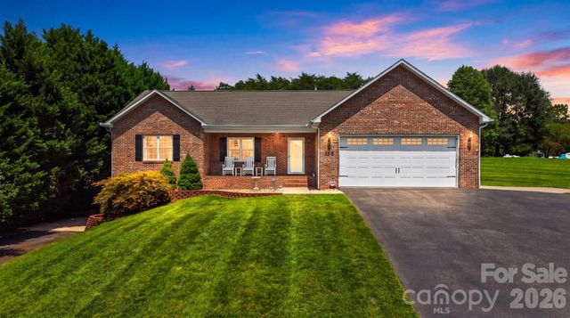 3315 47th Avenue Place NE, Hickory, NC 28601