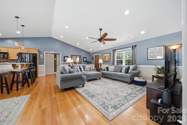3315 47th Avenue Place NE, Hickory, NC 28601