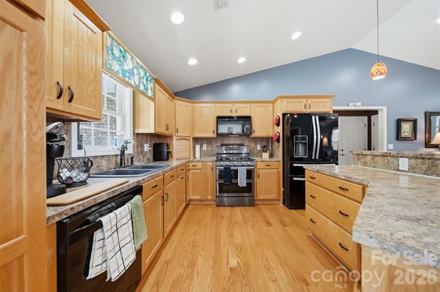 3315 47th Avenue Place NE, Hickory, NC 28601