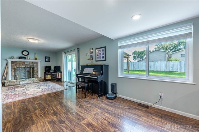 328 Pearhill Drive, West Carrollton, OH 45449