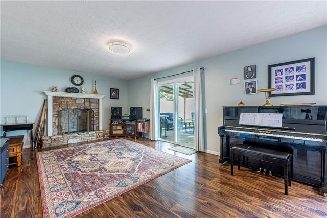 328 Pearhill Drive, West Carrollton, OH 45449