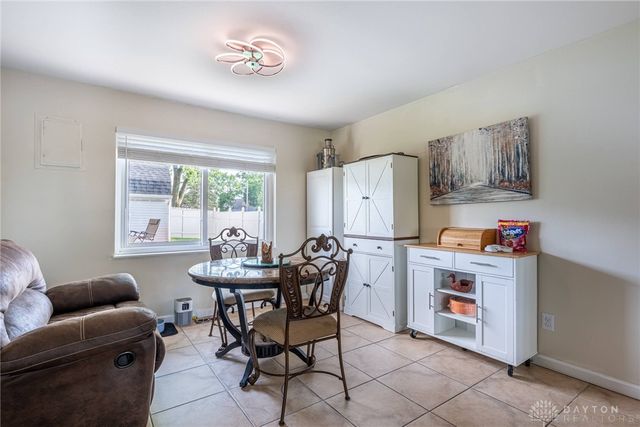 328 Pearhill Drive, West Carrollton, OH 45449