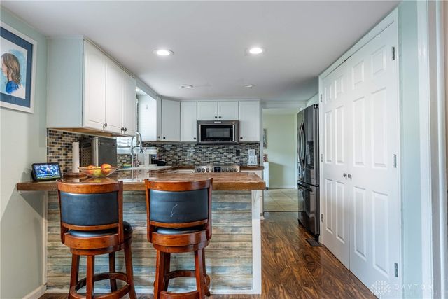 328 Pearhill Drive, West Carrollton, OH 45449
