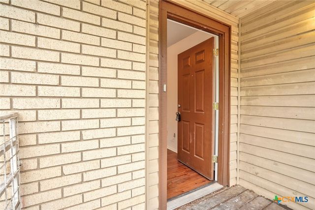 726 Old Martindale Road, San Marcos, TX 78666