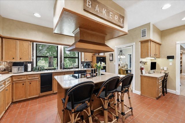 6411 N Fm 565 Road, Baytown, TX 77523