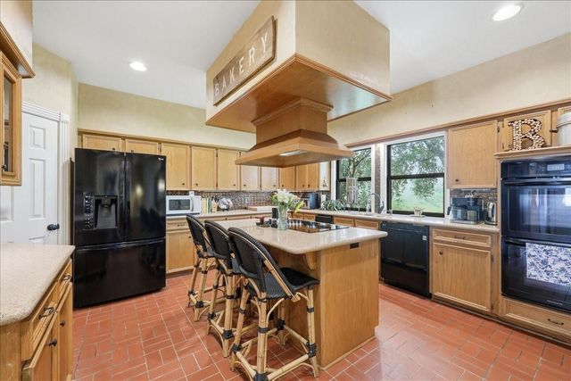 6411 N Fm 565 Road, Baytown, TX 77523