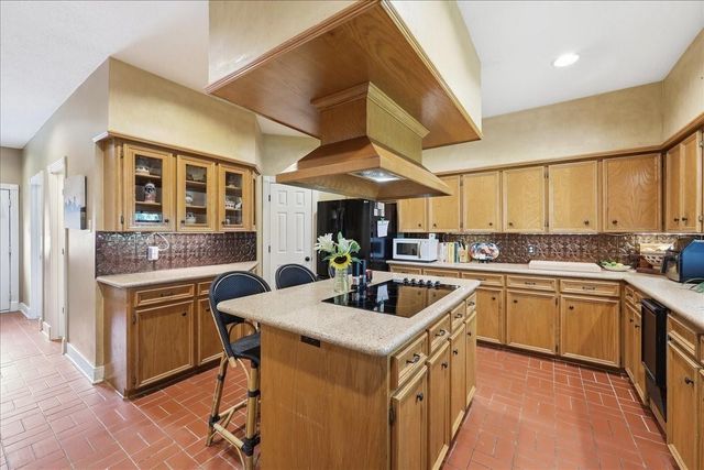 6411 N Fm 565 Road, Baytown, TX 77523