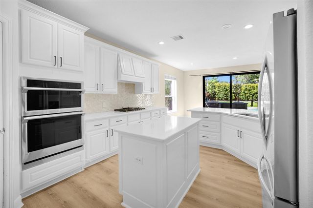 83 W Canyon Wren Circle, The Woodlands, TX 77389
