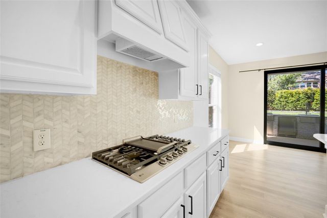 83 W Canyon Wren Circle, The Woodlands, TX 77389