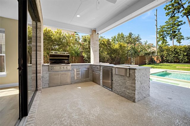 83 W Canyon Wren Circle, The Woodlands, TX 77389