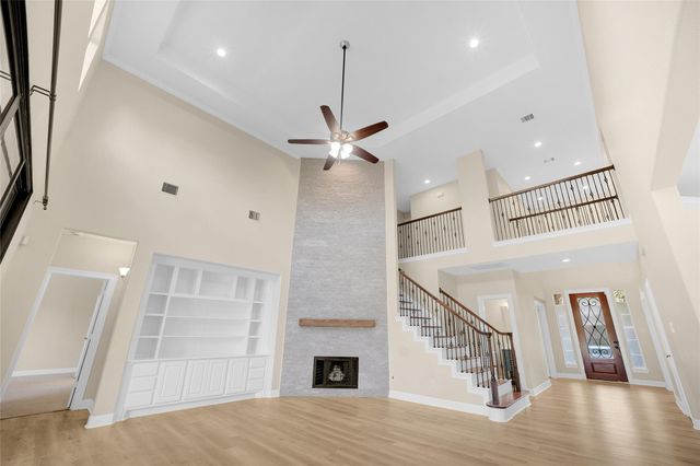 83 W Canyon Wren Circle, The Woodlands, TX 77389