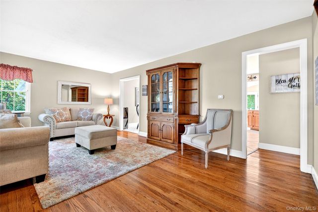 10 N Edsall Avenue, Nanuet, NY 10954
