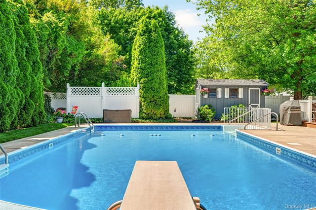 10 N Edsall Avenue, Nanuet, NY 10954