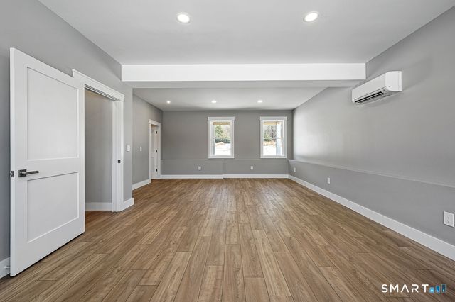 121 New Road, Thompson, CT 06277