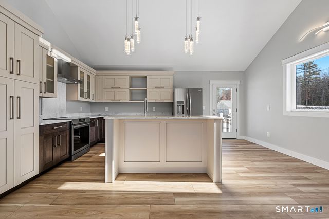 121 New Road, Thompson, CT 06277