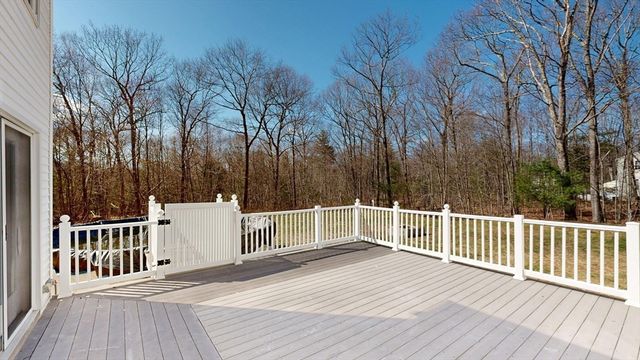 4 Laurel Street, Hubbardston, MA 01452