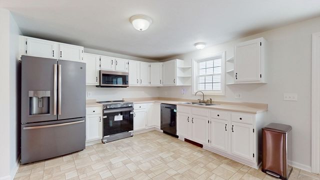4 Laurel Street, Hubbardston, MA 01452