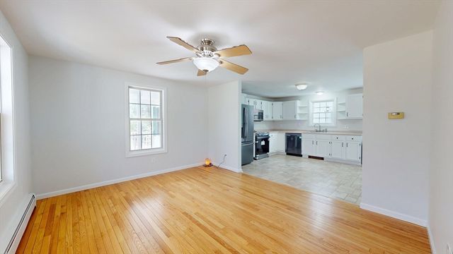 4 Laurel Street, Hubbardston, MA 01452